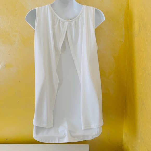 Aryeh sleeveles white top layered hem split back  top small - Picture 2 of 3